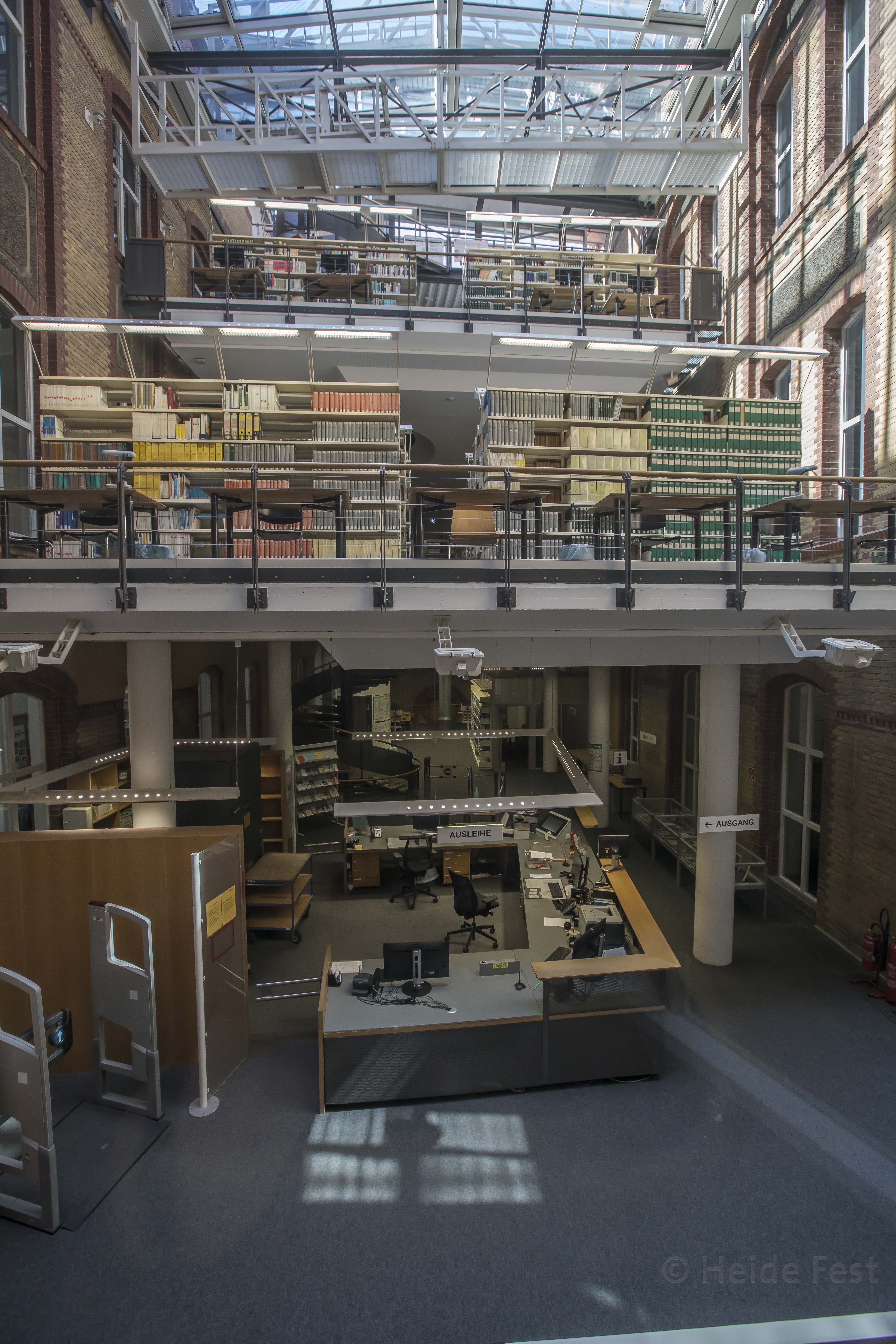 Eingangsbereich Bibliothek