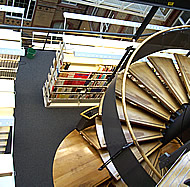 Treppe im Lesesaal mit Blick zum zweiten Obergeschoss ©Foto: Stefanie Köster