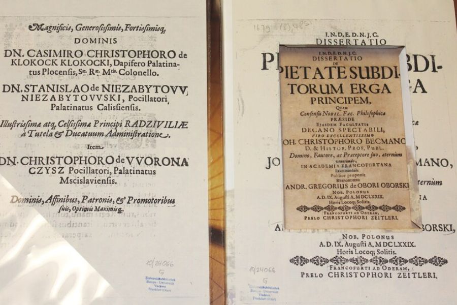 Obraz starych publikacji w archiwum uniwersyteckim Obraz starych publikacji w archiwum uniwersyteckim